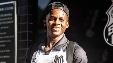 Ainda &agrave; espera de Giuliano, Carille j&aacute; adianta que Cazares ser&aacute; o 10 do Santos contra o Red Bull Bragantino