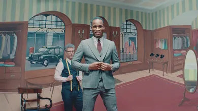 Comercial divertido reconta a carreira de Drogba sob a perspectiva de suas viagens