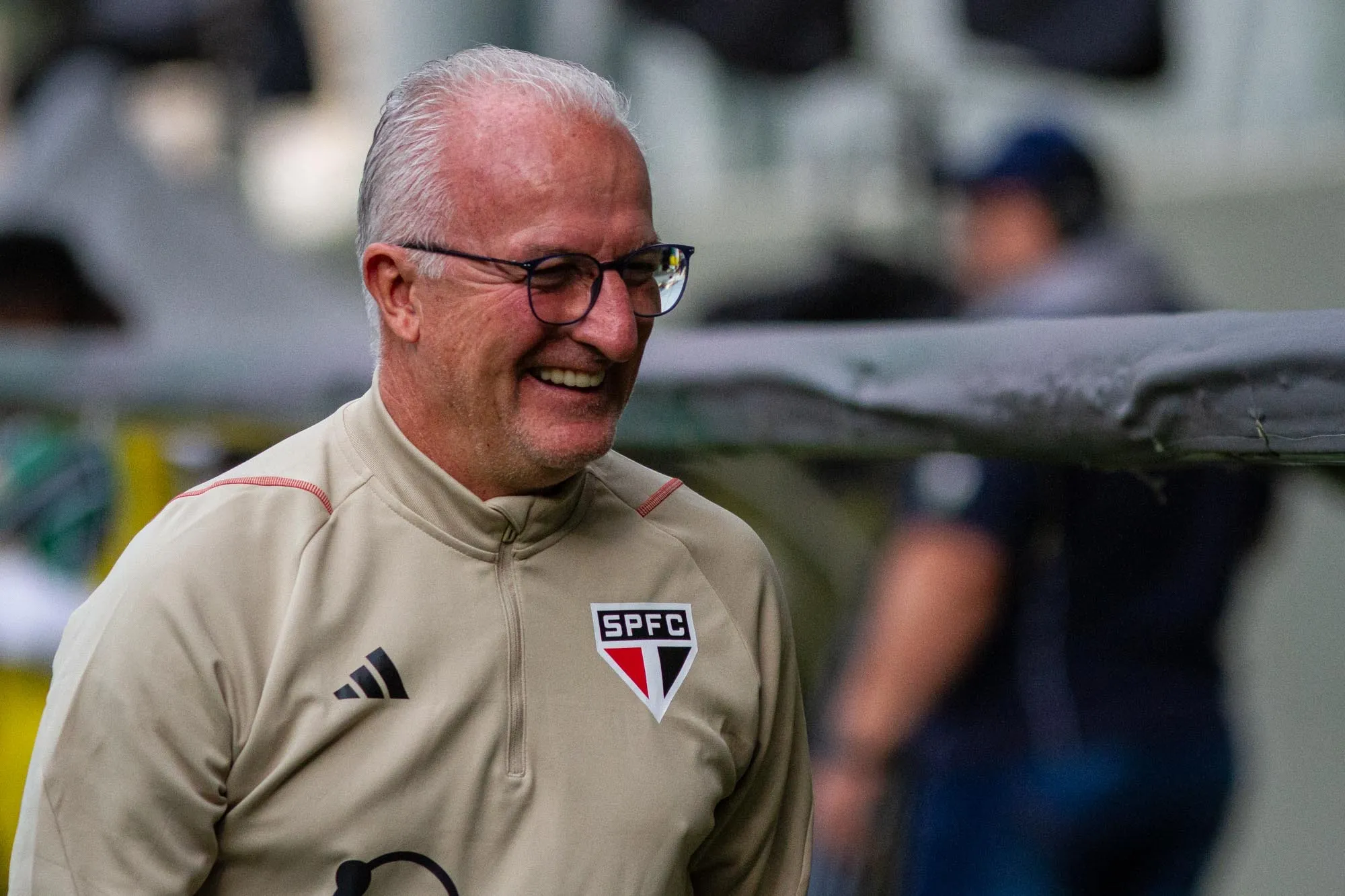 Do sorriso de Dorival a James, S&atilde;o Paulo tem primeiro dia de trabalhos &ldquo;normal&rdquo; e se blinda contra crises