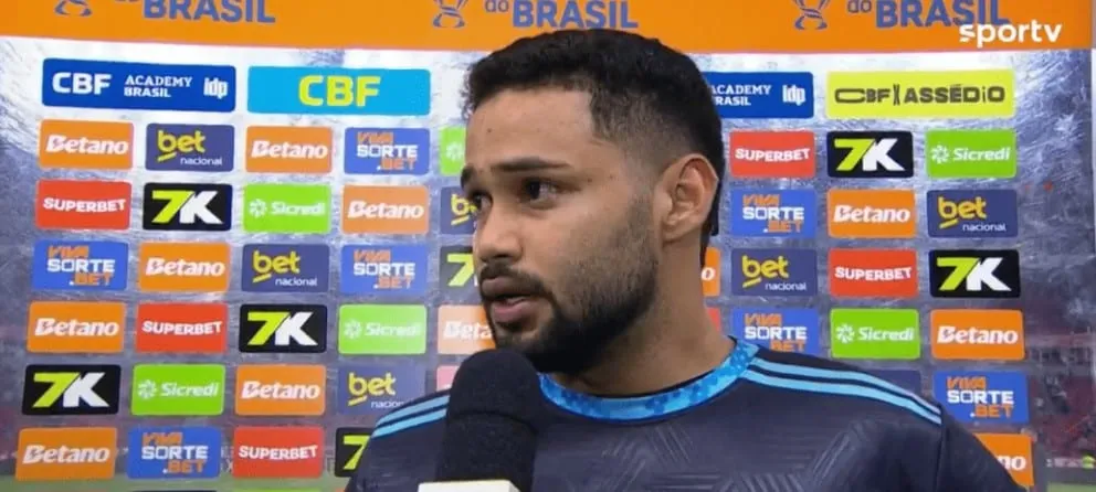 Como pai de goleiro fez ex-Gr&ecirc;mio defender cavadinha de Alan Patrick em p&ecirc;nalti