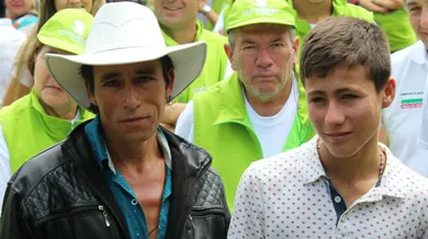 Menino que guiou equipes de resgate ao local do acidente com a Chape ganha casa nova