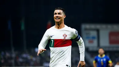 Portugal s&oacute; precisou de meia hora para atropelar a B&oacute;snia e seguir 100% nas Eliminat&oacute;rias da Eurocopa