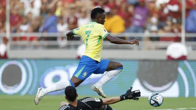 Vini Jr. n&atilde;o consegue marcar nem de p&ecirc;nalti e frustra Sele&ccedil;&atilde;o em empate com a Venezuela