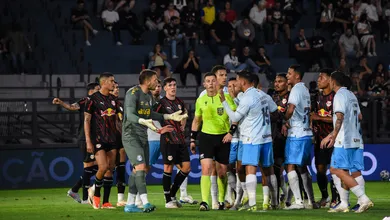 Confronto direto entre Bragantino e Gr&ecirc;mio termina com expuls&atilde;o, p&ecirc;nalti pol&ecirc;mico e tabu mantido