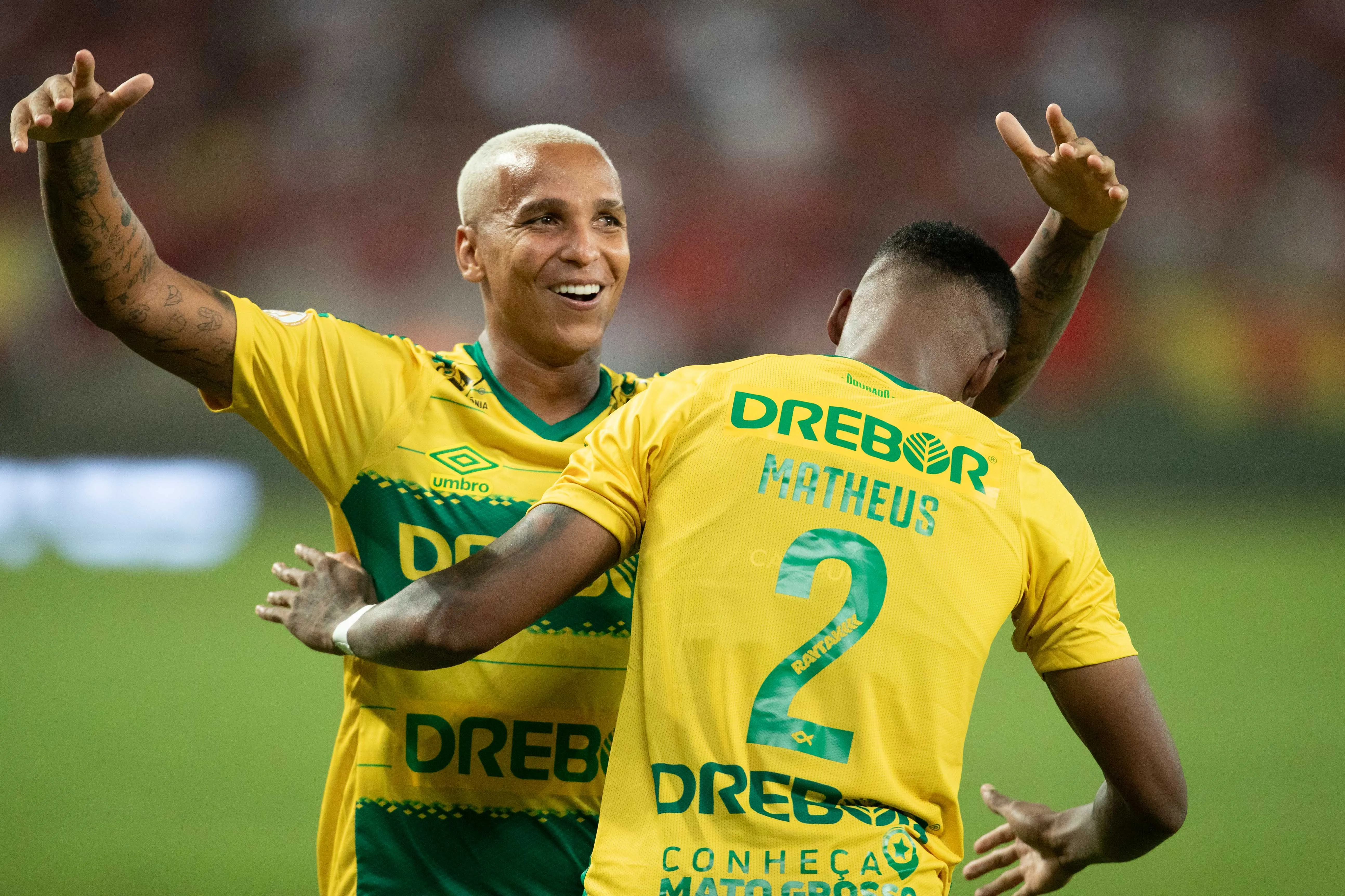 Uma vez carrasco, sempre carrasco: Deyverson faz, e Cuiab&aacute; atropela o Flamengo