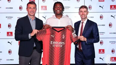 Para felicidade geral da na&ccedil;&atilde;o rossonera, Rafael Le&atilde;o renova com o Milan at&eacute; 2028