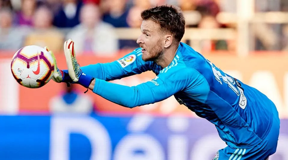 No movimentado domingo do Espanhol, Valencia e Villarreal arrancaram vit&oacute;rias ap&oacute;s os 45 do 2&deg; tempo