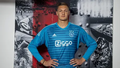 Ajax usou bom humor para anunciar Kjell Scherpen, goleiro que fez tu&iacute;tes contra o clube no passado
