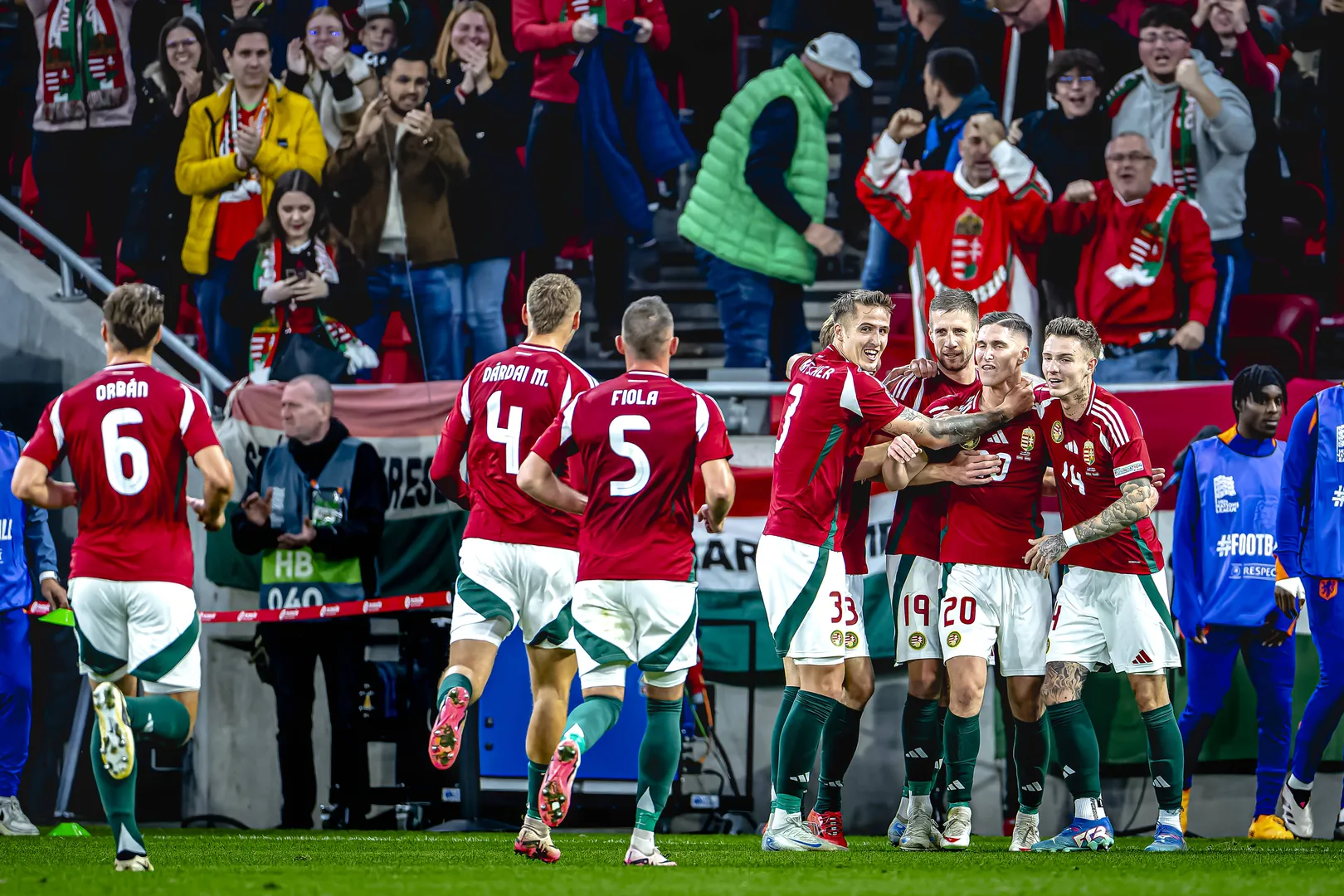 Foto: (Imago) - Hungria comemora gol em cima da Holanda