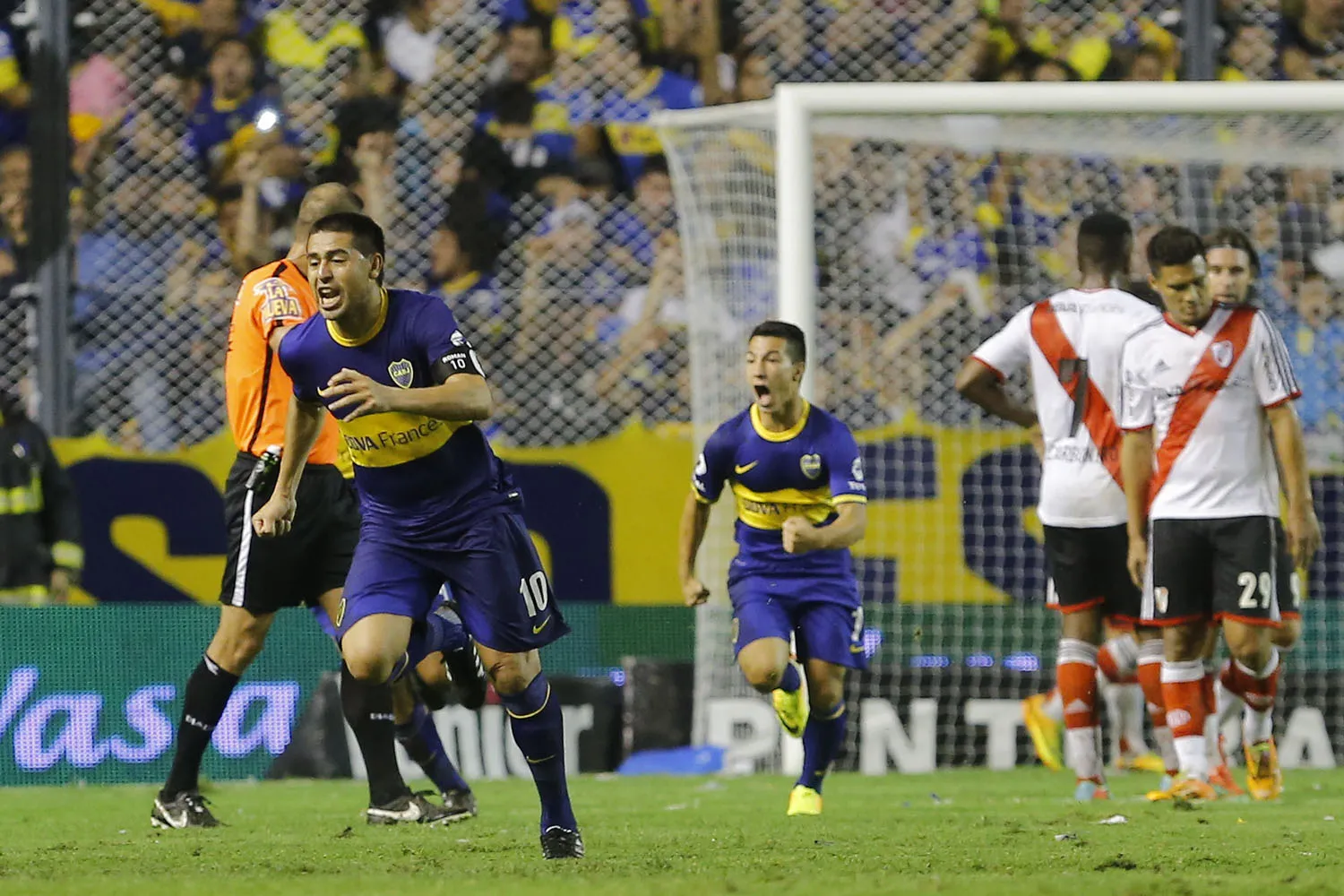 Riquelme sobre Supercl&aacute;ssico: &ldquo;Queria jogar, mas n&atilde;o posso porque Tevez usa minha camiseta&rdquo;