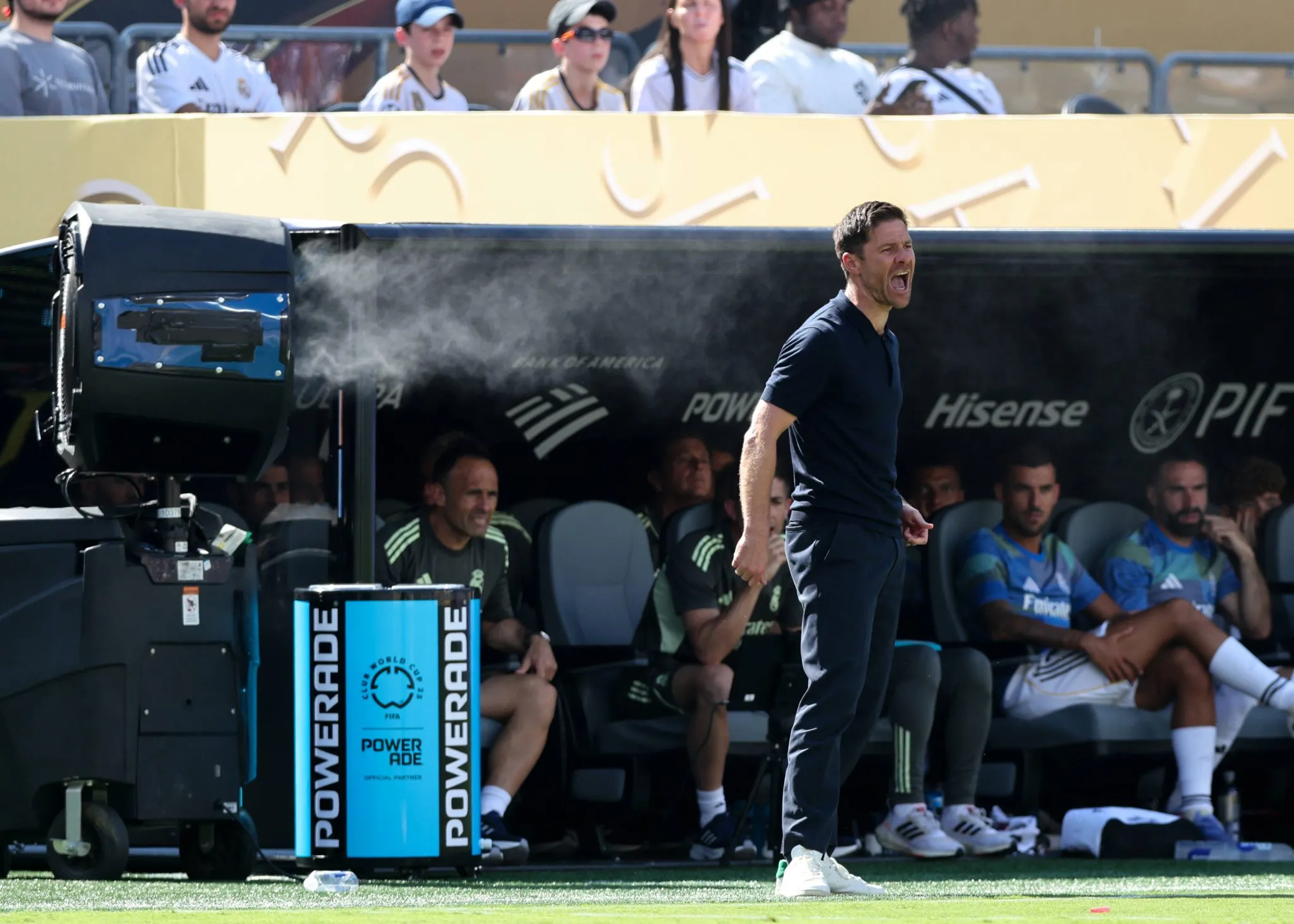 Xabi Alonso, no comando do Real Madrid, em jogo do Mundial de Clubes, no MetLife Stadium