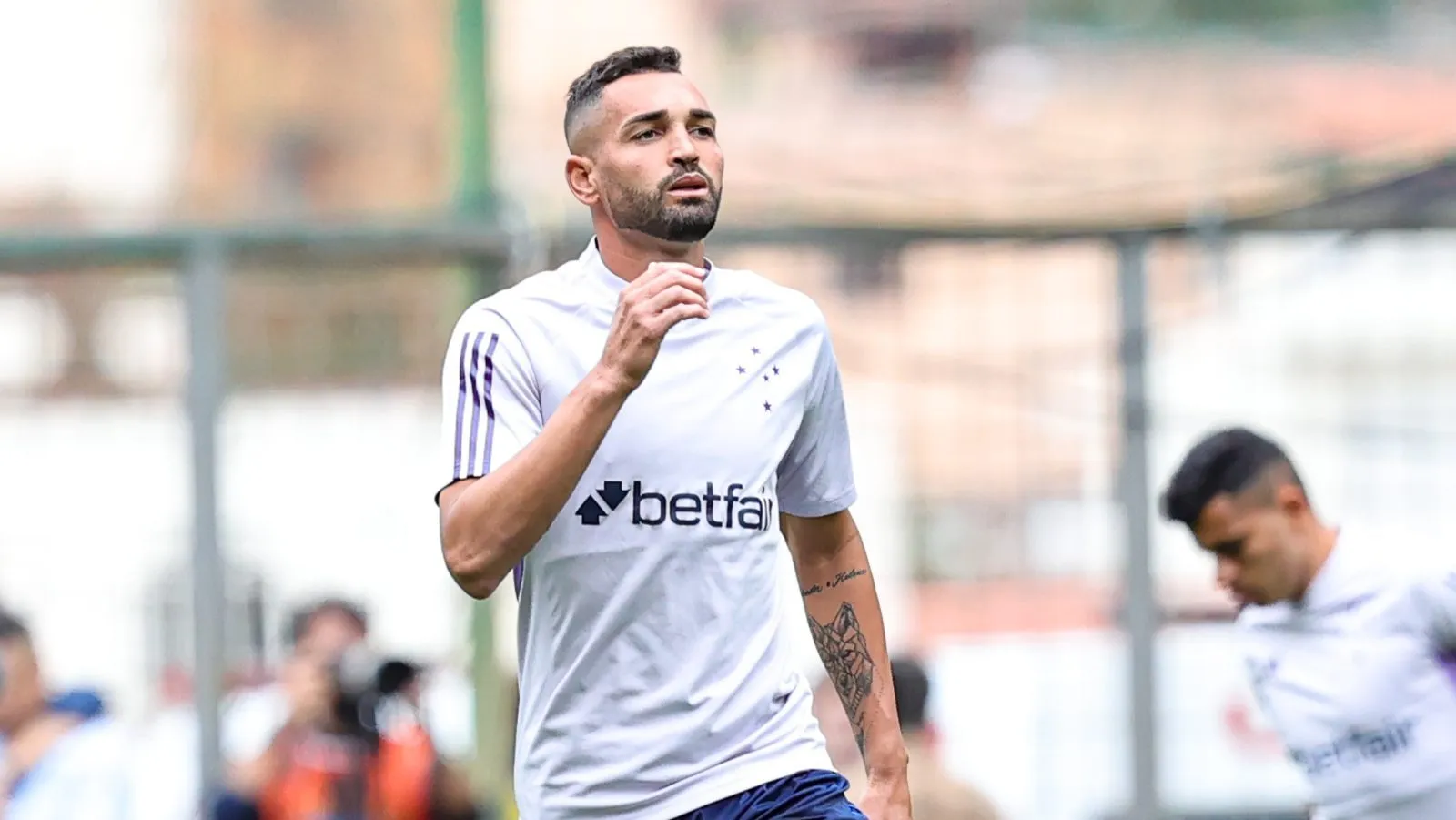 Paci&ecirc;ncia de Z&eacute; Ricardo com Gilberto dura dois jogos e mudan&ccedil;as devem ocorrer