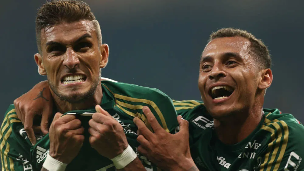Bom de d&eacute;rbi, Rafael Marques simboliza a varia&ccedil;&atilde;o de Oswaldo que venceu o Corinthians