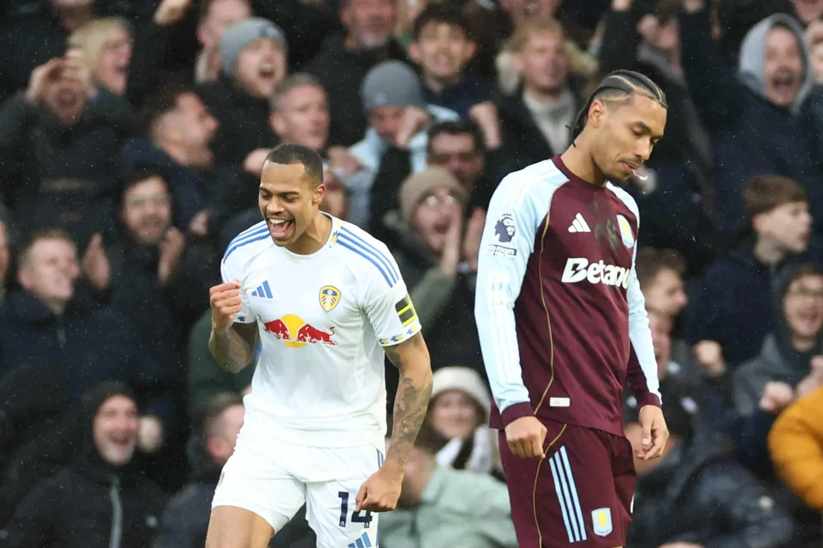 Nmecha ap&oacute;s gol do Leeds contra o Aston Villa