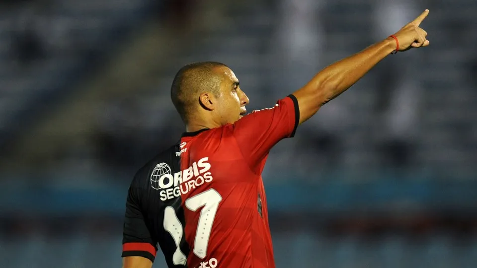 O sonho de Trezeguet e o esp&iacute;rito do Nacional mostram bem o que &eacute; a Libertadores