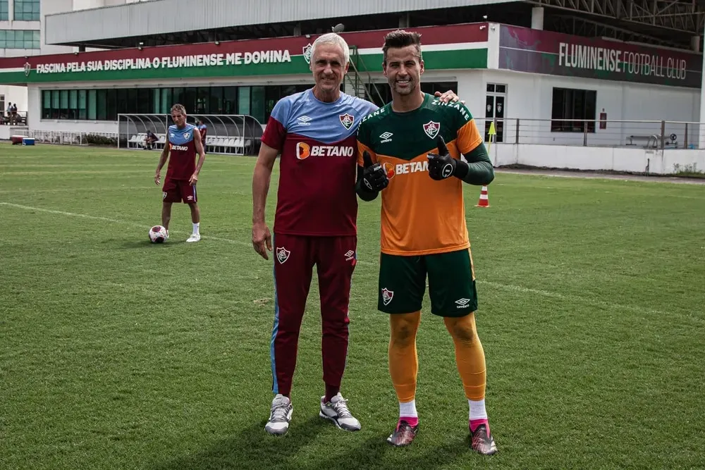F&aacute;bio com Fl&aacute;vio T&ecirc;nius no Fluminense: goleiro e preparador se conheceram h&aacute; 24 anos - Foto: Marcelo Gon&ccedil;alves/FFC
