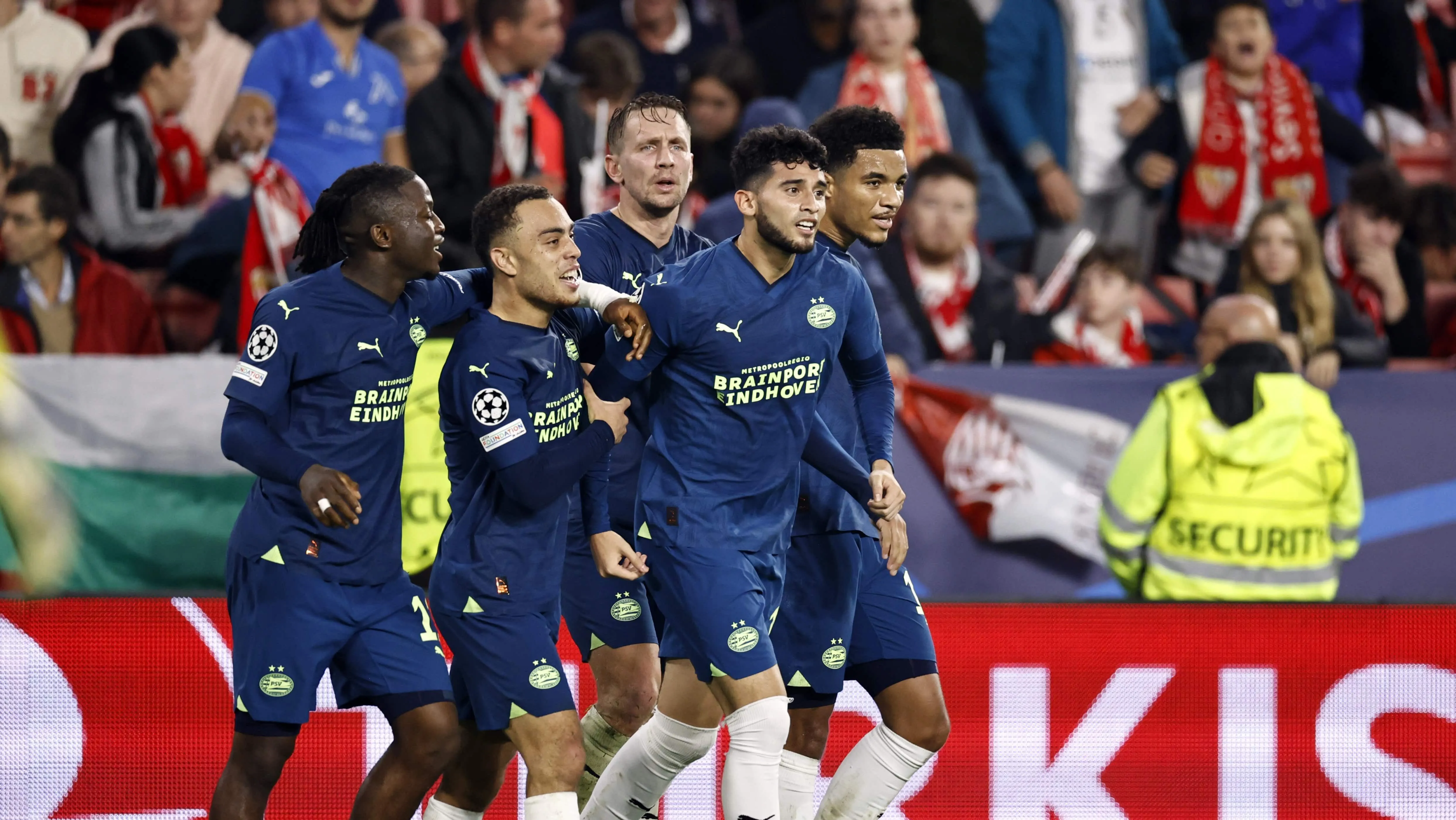 Parecia que o Sevilla teria uma noite hist&oacute;rica, mas foi PSV quem fez uma virada &eacute;pica e eliminou os rojiblancos