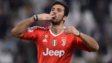 Buffon abriu m&atilde;o da divers&atilde;o por 15 anos, mas agora se permite viver o futebol de outro jeito: &ldquo;Revivendo minha juventude&rdquo;