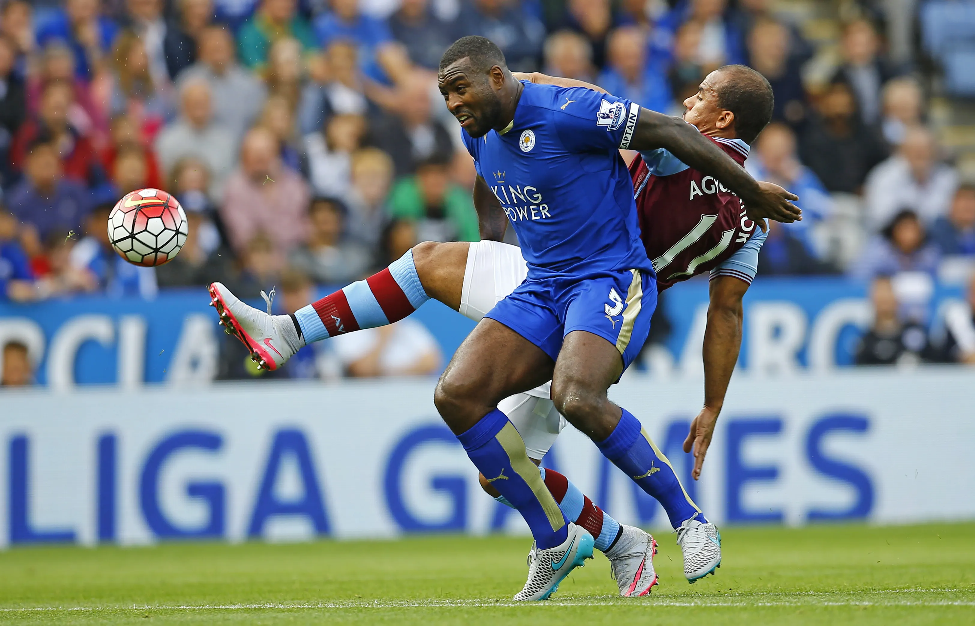 Wes Morgan (Zagueiro, 32 anos) &ndash; Descendente de jamaicanos, o capit&atilde;o do Leicester nasceu em Nottingham e cresceu na base do Forest. Tornou-se um emblema dos alvirrubros, acumulando nove temporadas como titular e ganhando a bra&ccedil;adeira. Ap&oacute;s 352 jogos nas divis&otilde;es de acesso, chegou aos rivais regionais por &pound; 844 mil, em 2011/12.