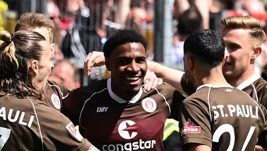 Hist&oacute;rico! 13 anos depois, o progressista St. Pauli volta &agrave; Bundesliga