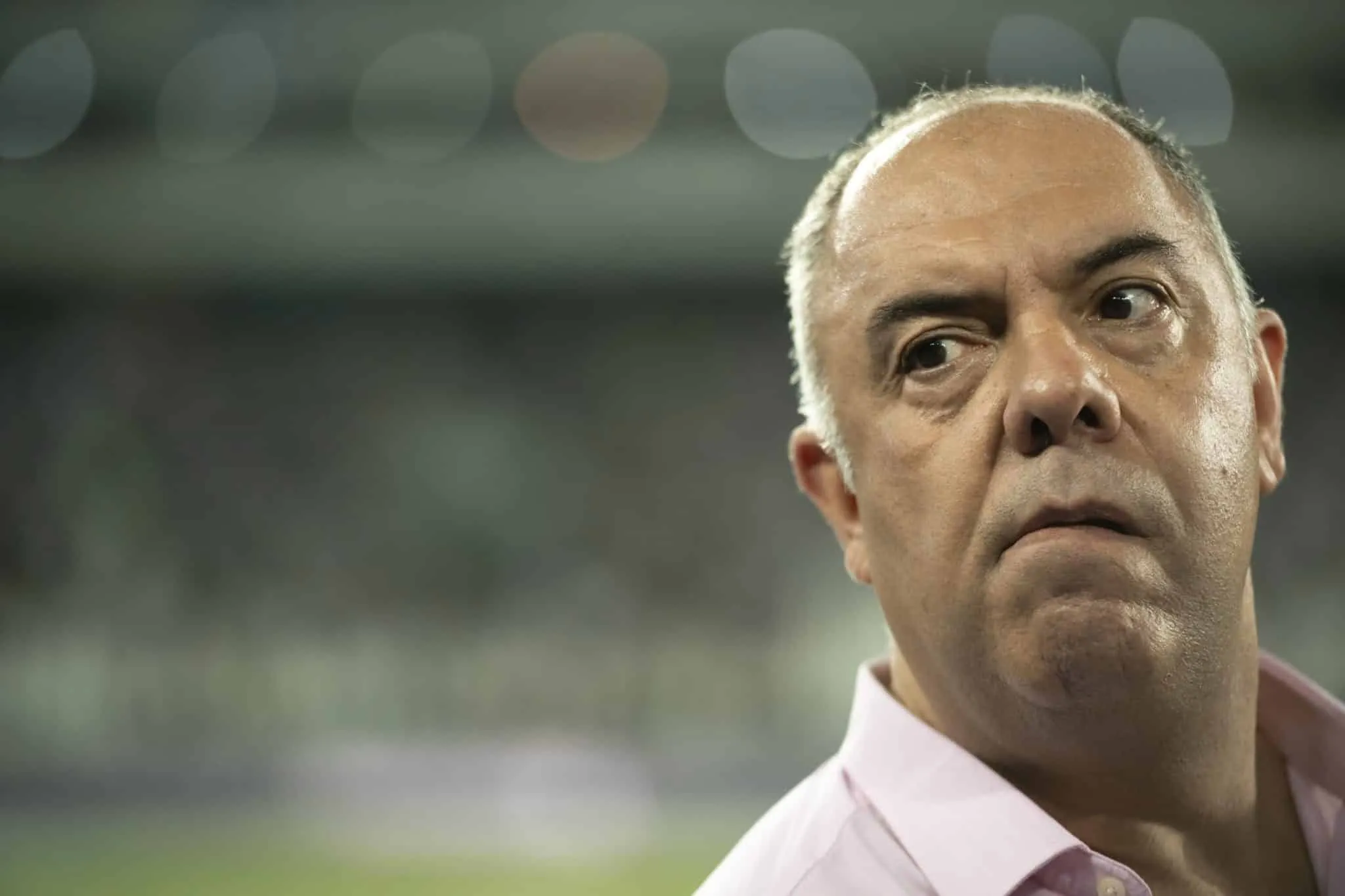 Novas imagens mostram detalhes de agress&atilde;o de Marcos Braz em torcedor do Flamengo