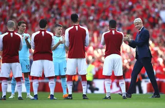 Pelo menos isso: na despedida de Wenger da torcida, Arsenal goleia