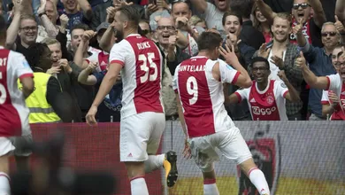 Huntelaar marcou o primeiro gol do seu retorno ao Ajax