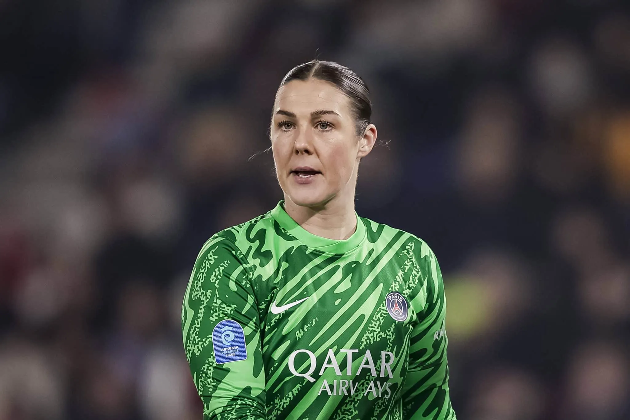 &lsquo;Desrespeitoso&rsquo;: Biografia pol&ecirc;mica coloca fogo no futebol feminino ingl&ecirc;s