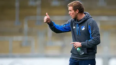 Baby Mourinho e estudante de neg&oacute;cios: quem &eacute; o t&eacute;cnico mais jovem da hist&oacute;ria da Bundesliga