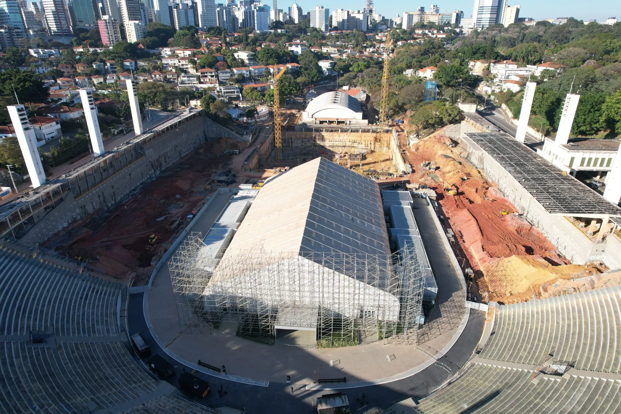 O Pacaembu durante obras
