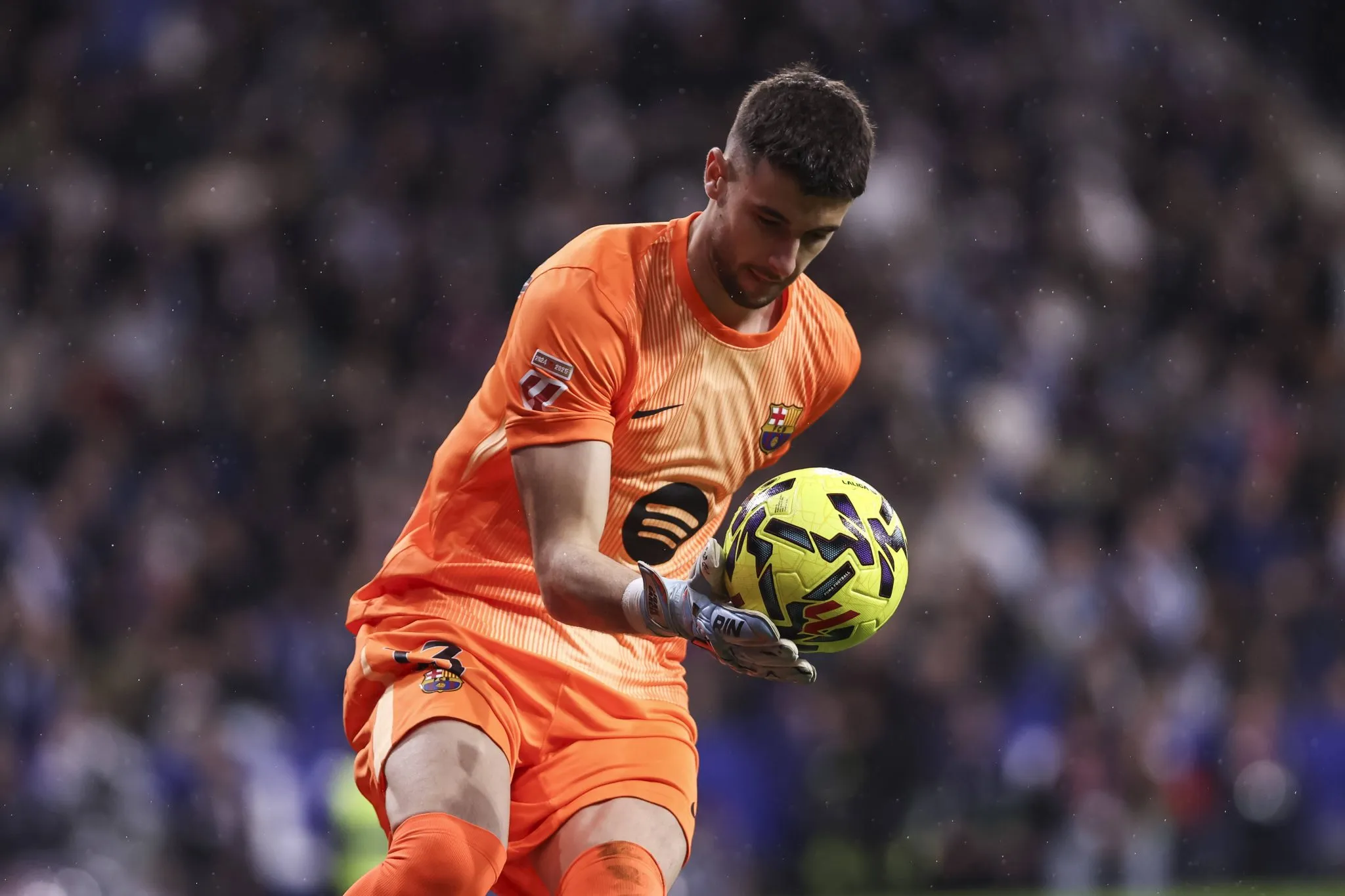 Atua&ccedil;&atilde;o decisiva de goleiro do Barcelona em cl&aacute;ssico hostil justifica decis&atilde;o de Flick