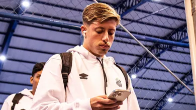 Formado no S&atilde;o Paulo e j&aacute; cobi&ccedil;ado pelo Sporting, Menino da Vila sonha com chances no Santos