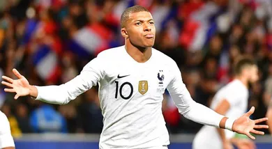 Mbapp&eacute; salvou a Fran&ccedil;a contra a Isl&acirc;ndia, mas impressionante mesmo foi o milagre qu&aacute;druplo de Lloris