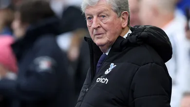 Roy Hodgson est&aacute; na corda bamba, mas h&aacute; um motivo espec&iacute;fico para o Crystal Palace n&atilde;o ter o demitido (ainda)