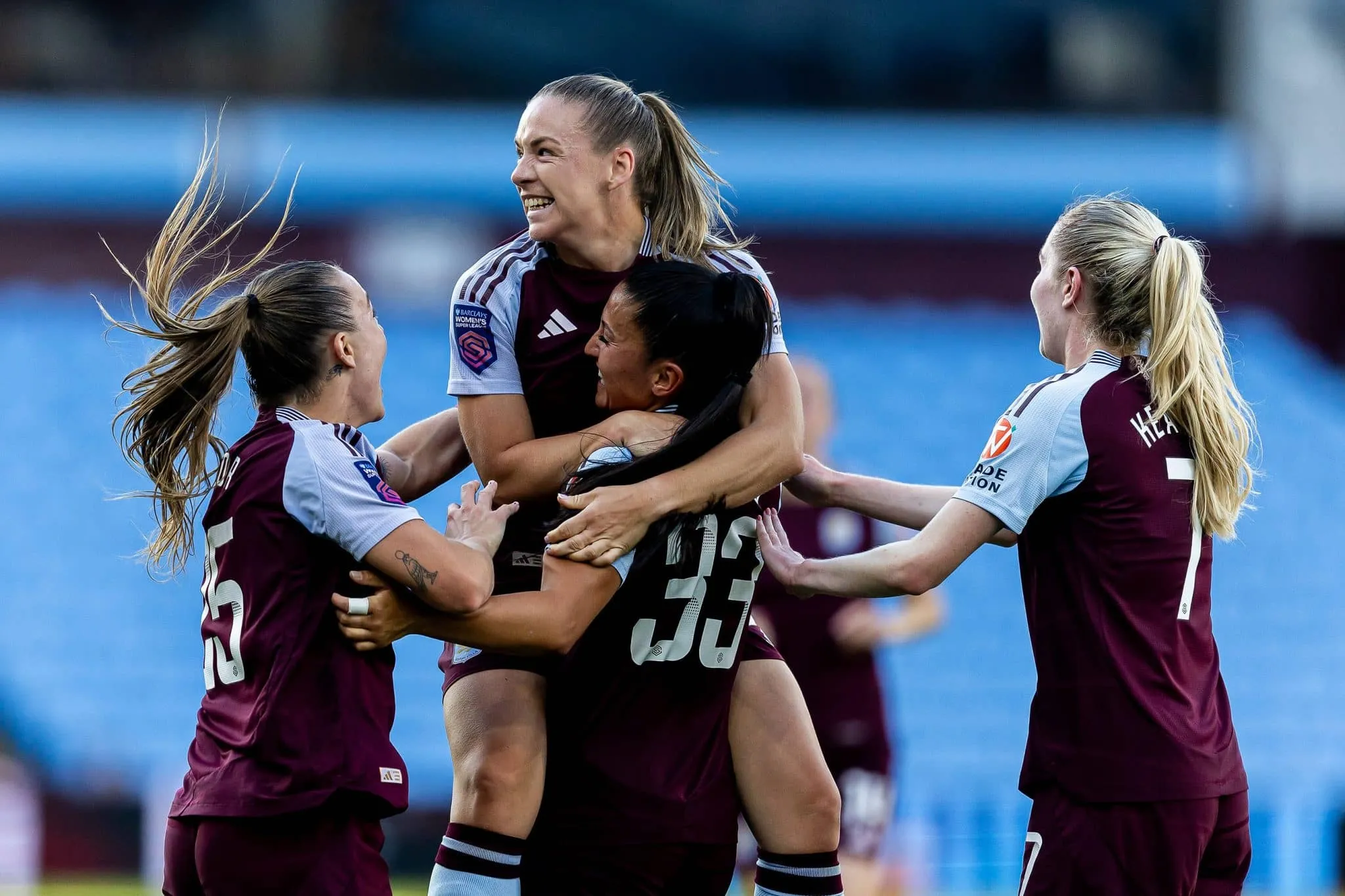 Aston Villa usa venda do time feminino para driblar puni&ccedil;&atilde;o por Fair Play Financeiro