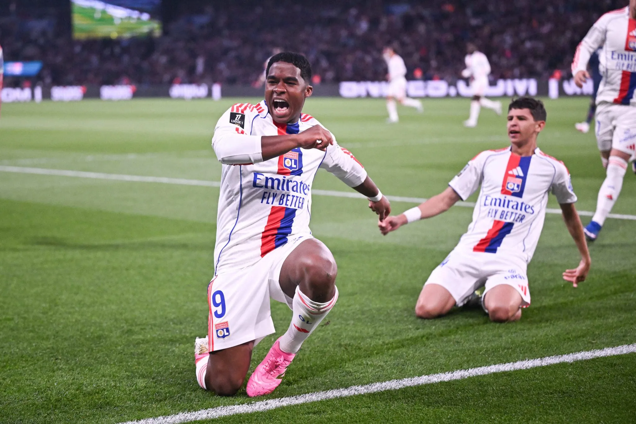 &lsquo;Endrick deveria se concentrar em jogar futebol&rsquo;, diz Hakimi ap&oacute;s PSG x Lyon