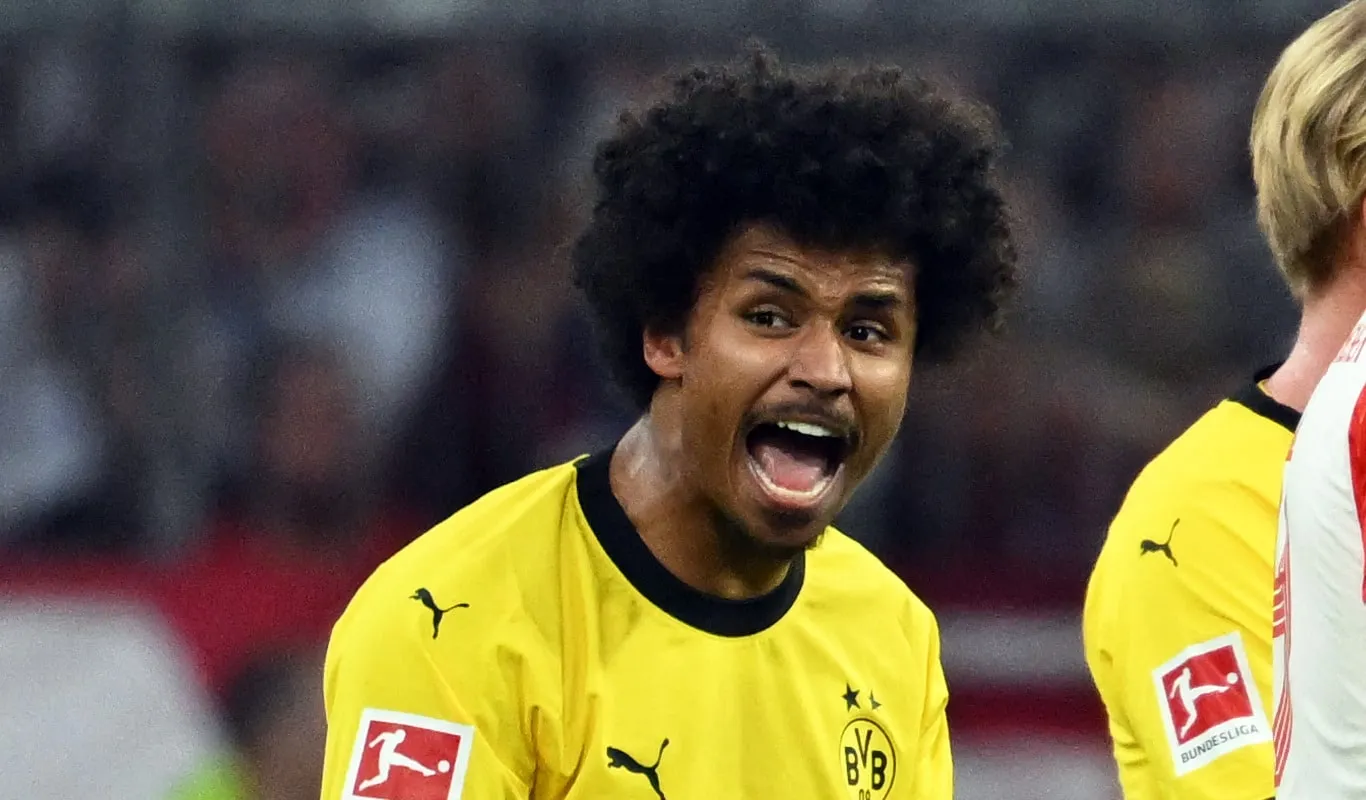 Borussia Dortmund derruba tabu e tira Bayern de Munique da briga pelo t&iacute;tulo