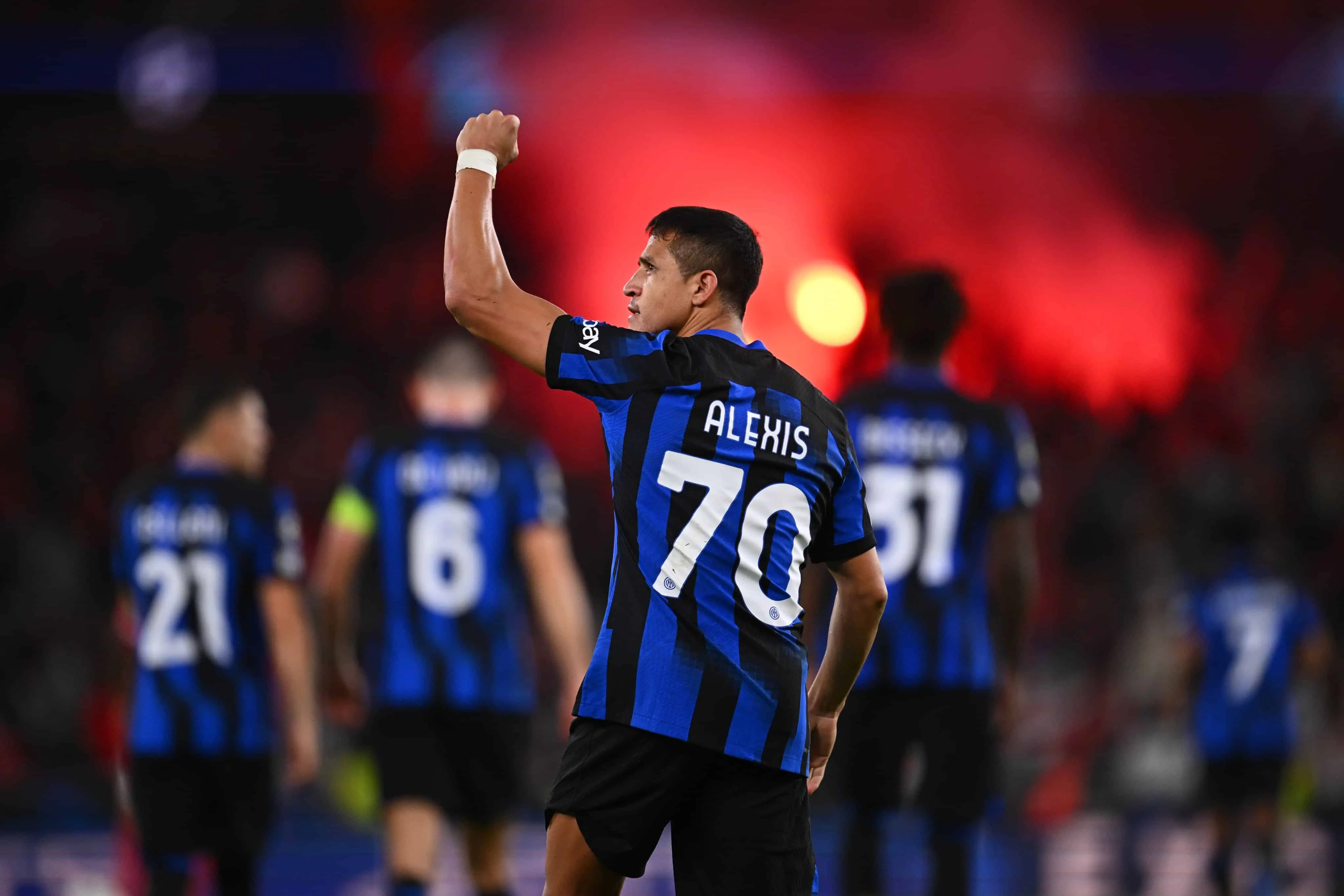 Inter busca empate espetacular contra Benfica e ofusca show de Jo&atilde;o M&aacute;rio