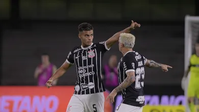 Fausto Vera desencanta, Corinthians bate o Coritiba e termina Brasileiro no modesto 13&ordm; lugar