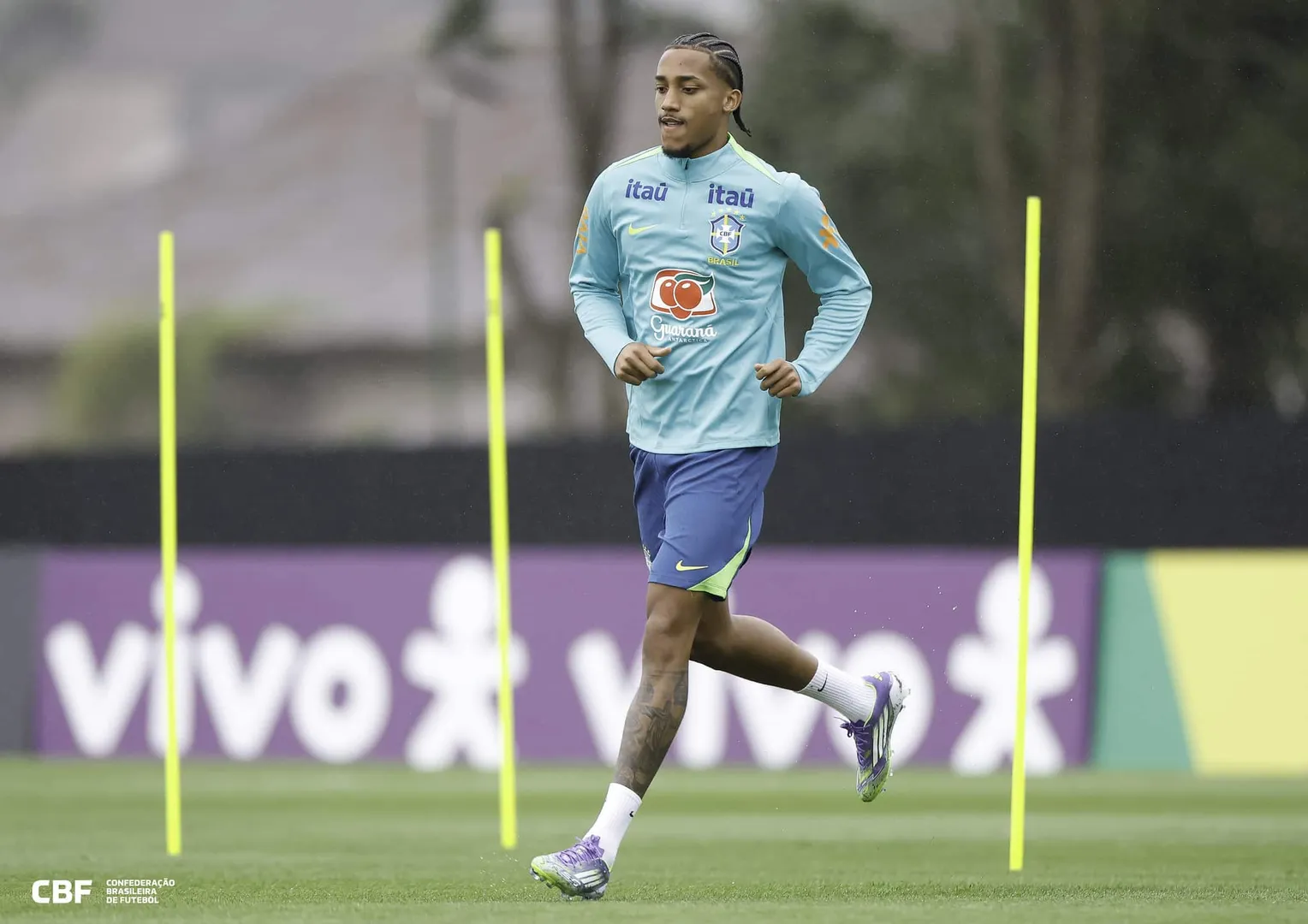 Jo&atilde;o Pedro, em treino pela Sele&ccedil;&atilde;o