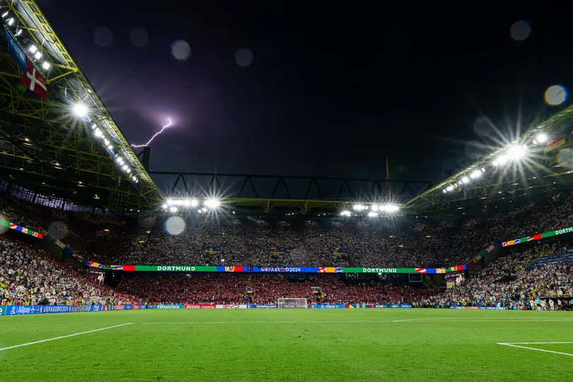 Foto: (IconSport) - Tempestade em Dortmund interrompe decis&atilde;o entre Alemanha x Dinamarca na Eurocopa 2024