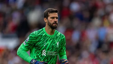Sa&iacute;da de Alisson e mais um defensor do Liverpool em 2025 ganha for&ccedil;a