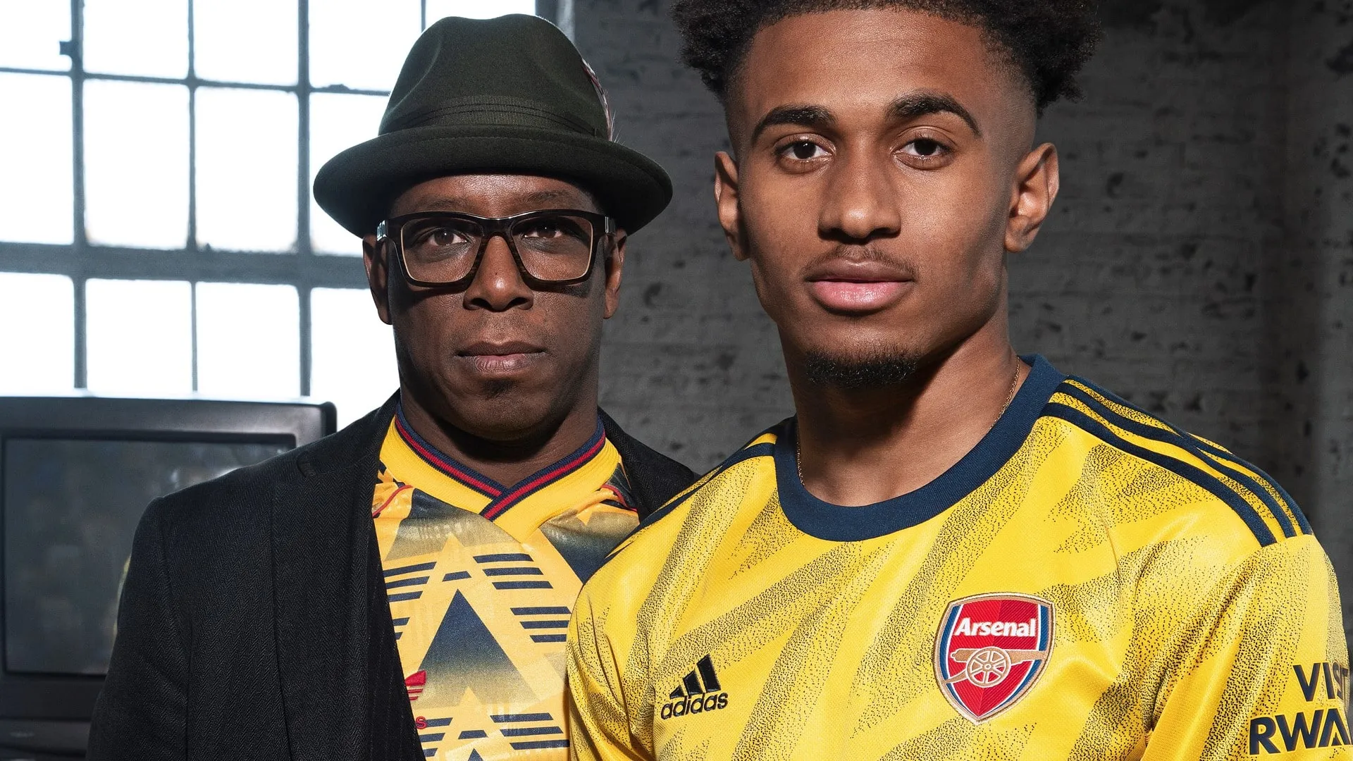Nova camisa reserva do Arsenal &eacute; uma bela releitura de um cl&aacute;ssico dos anos 1990