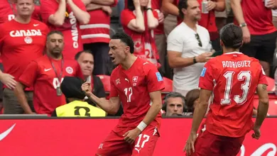 Su&iacute;&ccedil;a 2 x 1 Canad&aacute;: Donos da casa perdem chance de sediar mata-mata enquanto su&iacute;&ccedil;os vencem o grupo