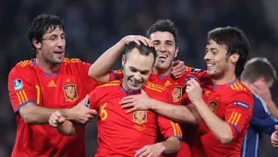 Iniesta &eacute; o melhor jogador espanhol da hist&oacute;ria