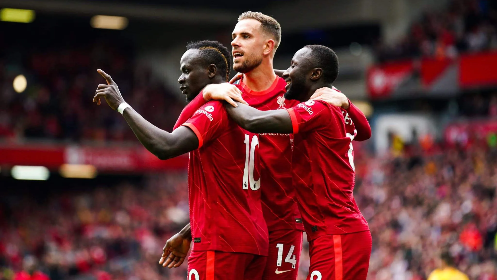 Ex-capit&atilde;o do Liverpool pode jogar com brasileiros da Sele&ccedil;&atilde;o na Ligue 1