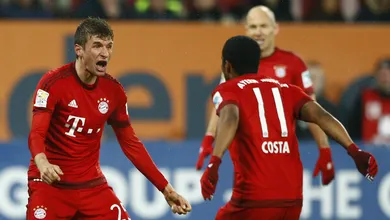 M&uuml;ller recha&ccedil;ou zebra com gola&ccedil;o espetacular de puxeta para decretar virada do Bayern