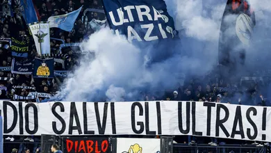Torcedores da Lazio s&atilde;o banidos de jogo da Liga Europa ap&oacute;s confisco de armas pela pol&iacute;cia