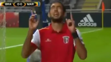 Hassan quis jogar um dia ap&oacute;s a morte do pai e marcou um gola&ccedil;o para homenage&aacute;-lo