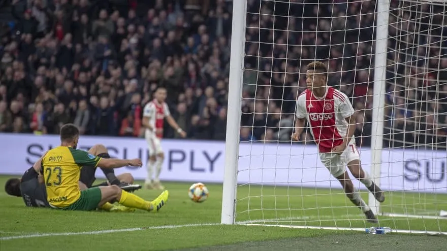 O bom momento continua ao Ajax: goleada por 4&times;0, com mais dois de Tadic e dois de Neres